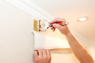 Pose de papier peint à la Bellière — revêtements muraux et toiles de verre
